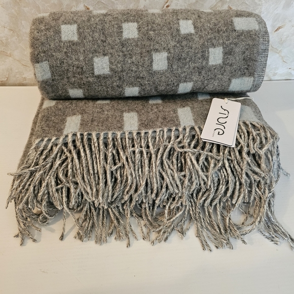 Fibre By Auskin Merino Wool Throw Blanket Gray Seamist - Picture 1 of 16